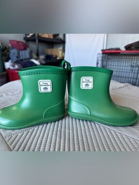 Kids Green Rain Boots — Easy On/Off Puddle Boots